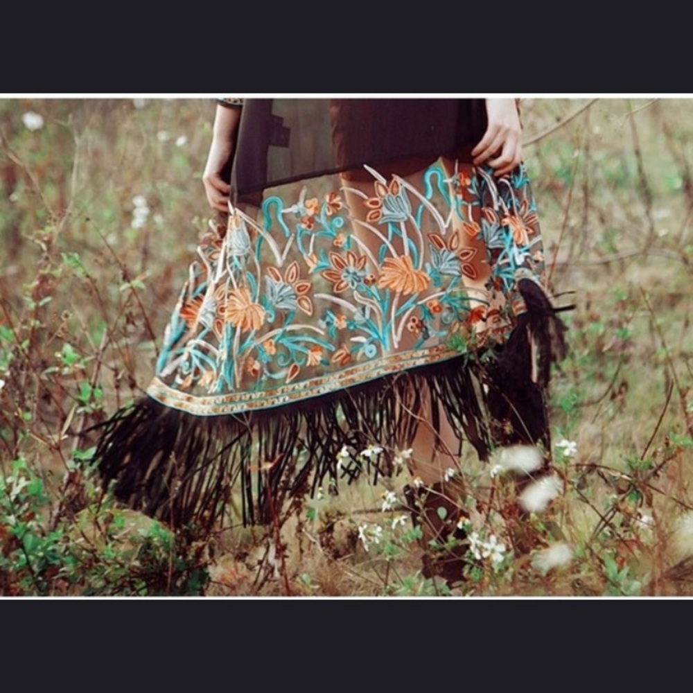 Beautiful Embroidered Tassel Kimono - Picture 6 of 8